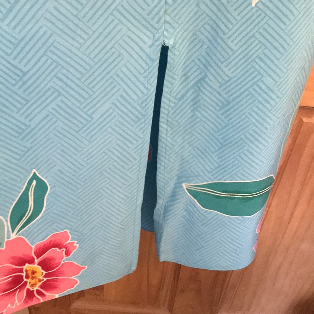 Blue Beach Sarong with Tropical Flowers - Picture 6 of 12